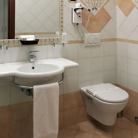 Luigi & Restaurant Nuova Gestione فندق Villa Rosa Di Martinsicuro