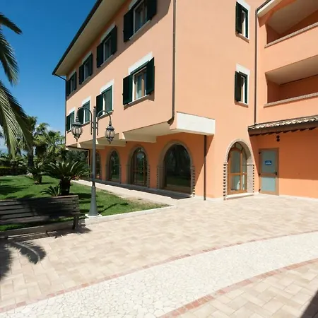 Hotell Luigi & Restaurant Nuova Gestione Villa Rosa Di Martinsicuro