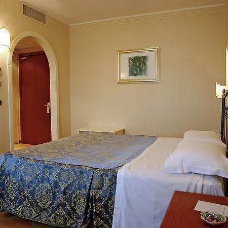 Hotell Luigi & Restaurant Nuova Gestione 3*